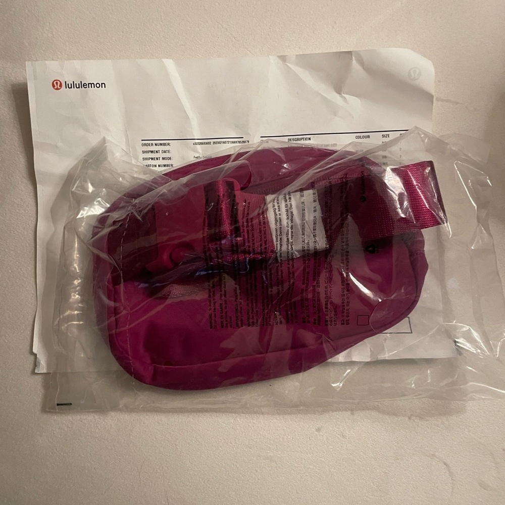 NWT Lululemon Everywhere Belt Bag Wild Berry - Picture 2 of 9